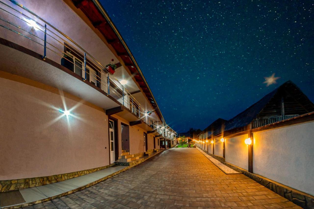 Hotel Casa Alex Novaci-Străini Exterior foto