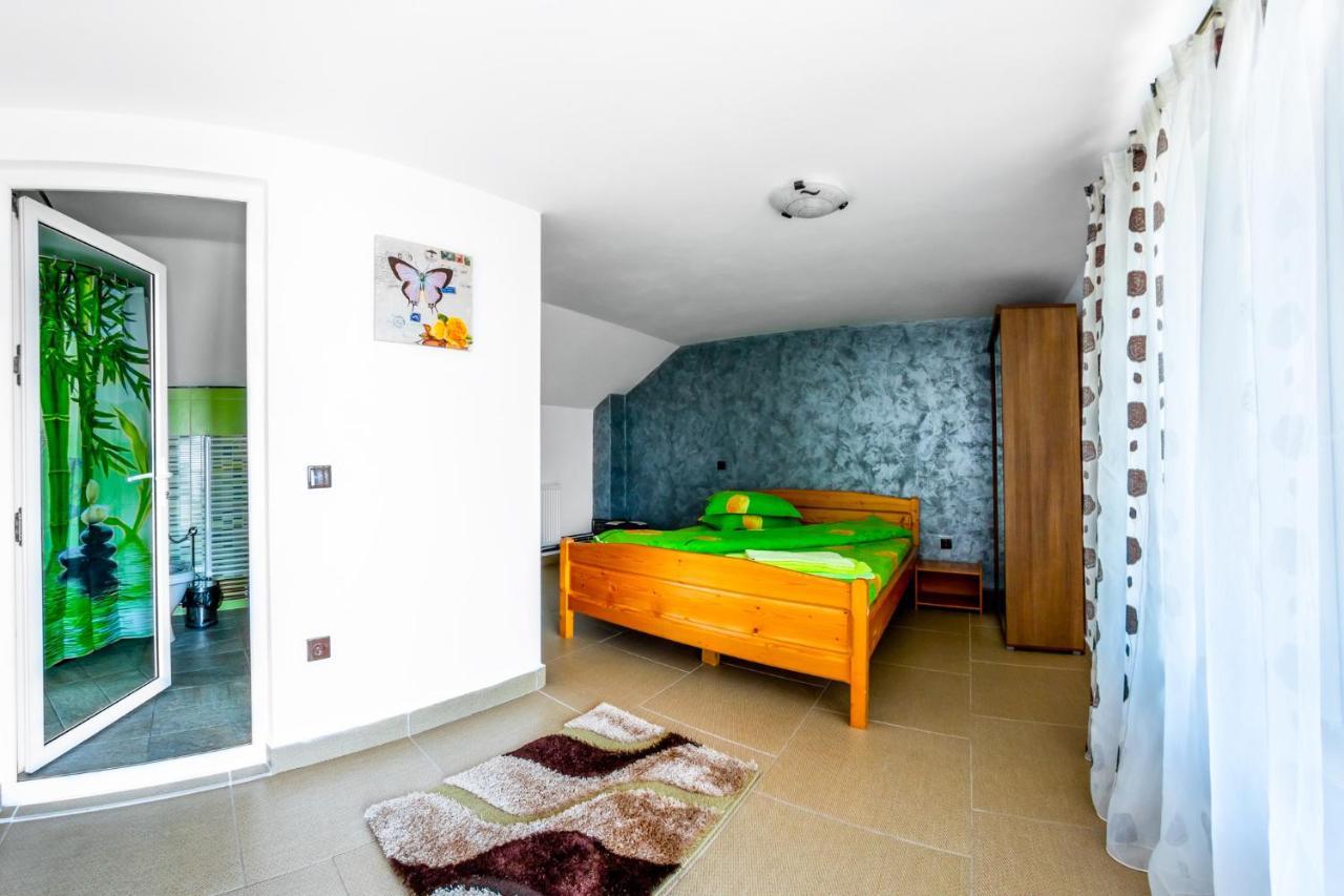 Hotel Casa Alex Novaci-Străini Exterior foto